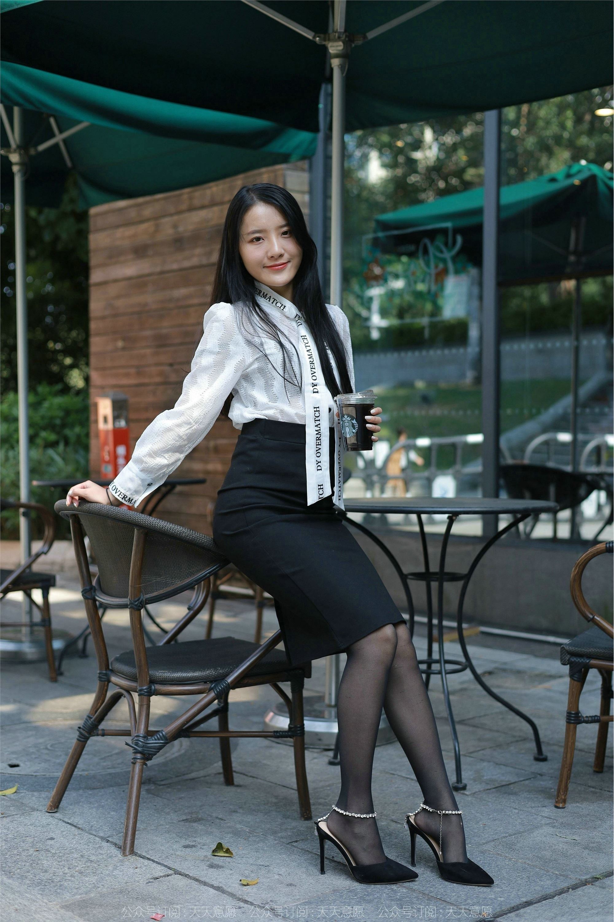 IESS异思趣向  2022.02.11 丝享家1002：婉萍《性感OL窄裙》